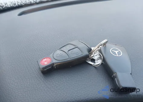 2002 Mercedes-Benz E 320 4M/4M Special Edition z USA, uszkodzony, nr VIN WDBJF82J92X067986